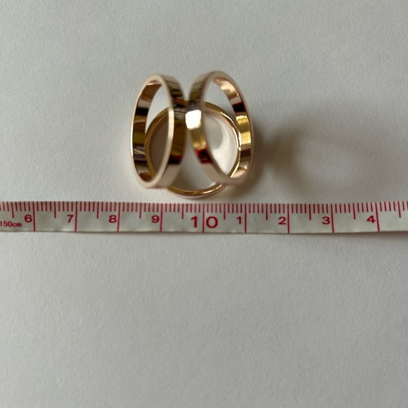 Rose gold tone interlocking scarf ring model sculptural design - Picture 5 of 5